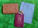 Pamiątkowe etui podróżnika na paszport - brązowe